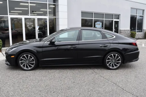 More photos of 2022 Hyundai Sonata Limited at Exclusive Motorcars, MD