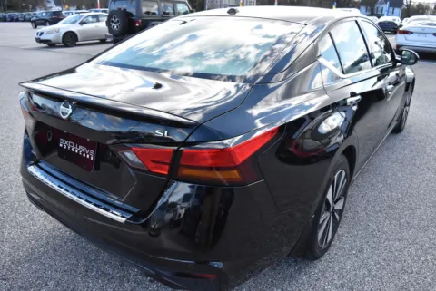 More photos of 2022 Nissan Altima 2.5 SL at Exclusive Motorcars, MD