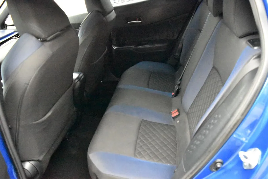 Toyota C-HR photo 9