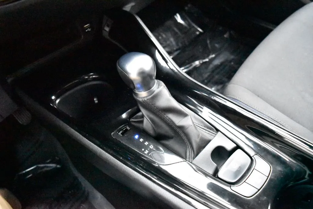 Toyota C-HR photo 16