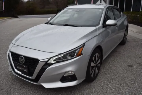 More photos of 2021 Nissan Altima 2.5 SL at Exclusive Motorcars, MD