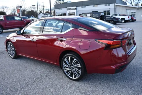 More photos of 2023 Nissan Altima 2.5 SL at Exclusive Motorcars, MD