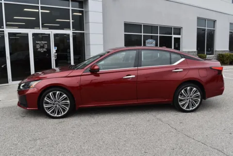 More photos of 2023 Nissan Altima 2.5 SL at Exclusive Motorcars, MD