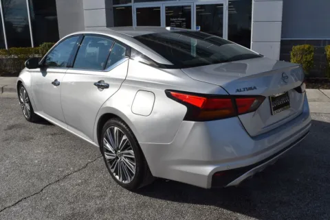 More photos of 2023 Nissan Altima 2.5 SL at Exclusive Motorcars, MD