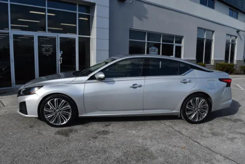 More photos of 2023 Nissan Altima 2.5 SL at Exclusive Motorcars, MD
