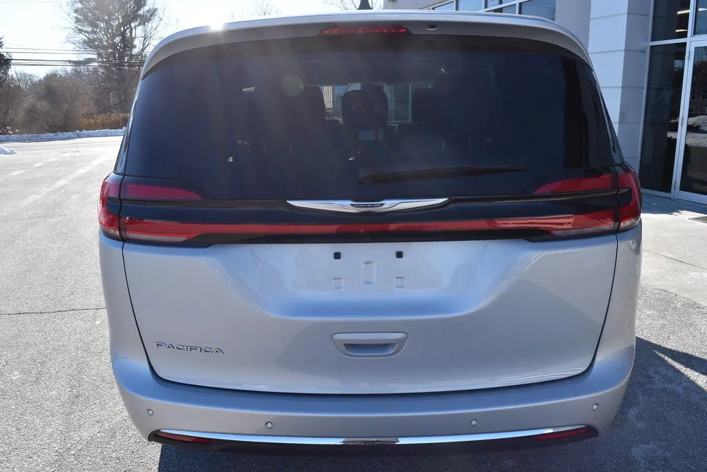 Chrysler Pacifica photo 6