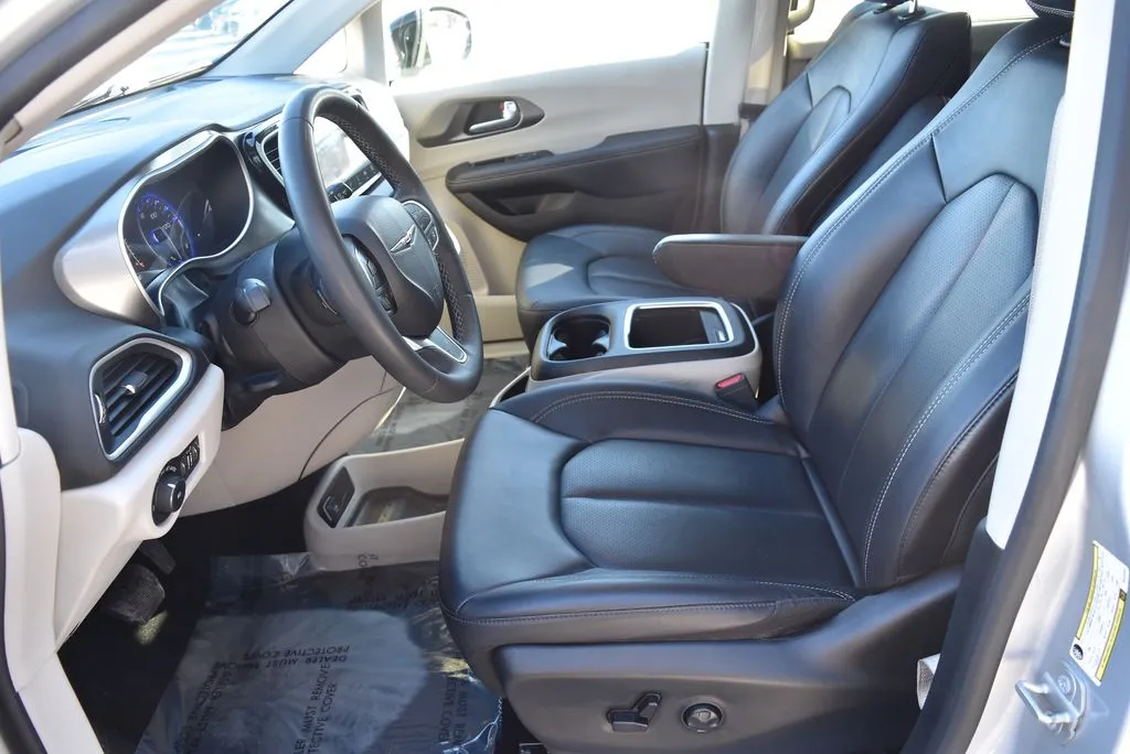 Chrysler Pacifica photo 7