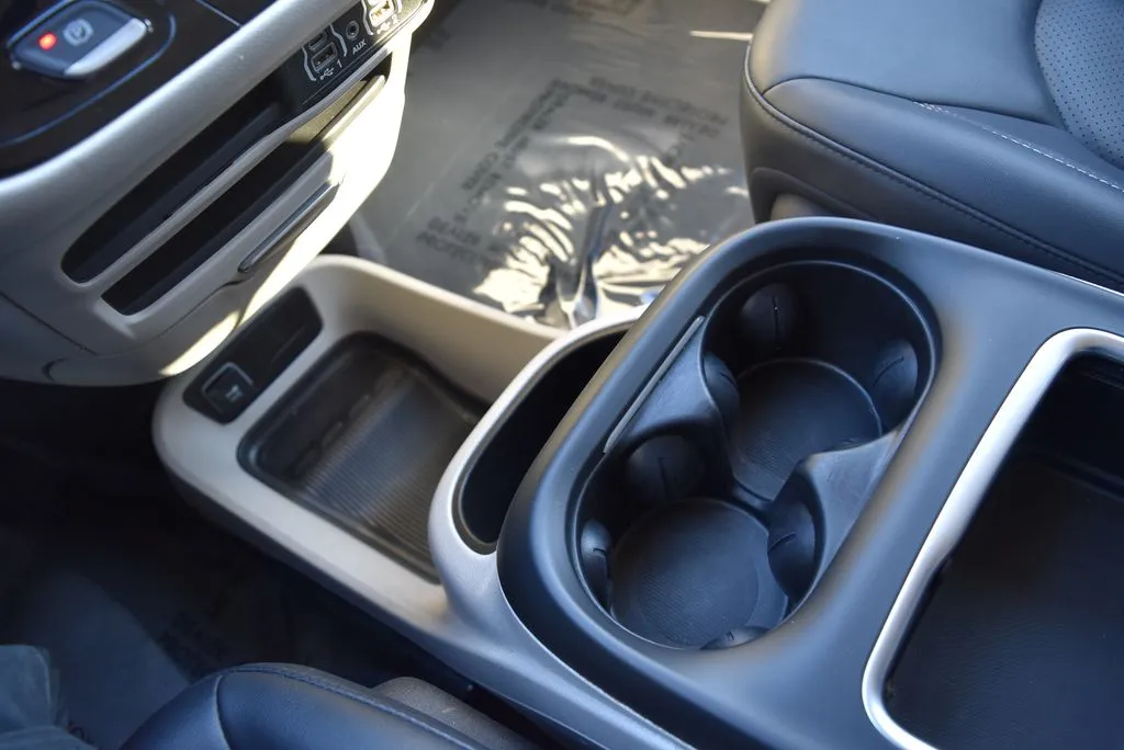 Chrysler Pacifica photo 18