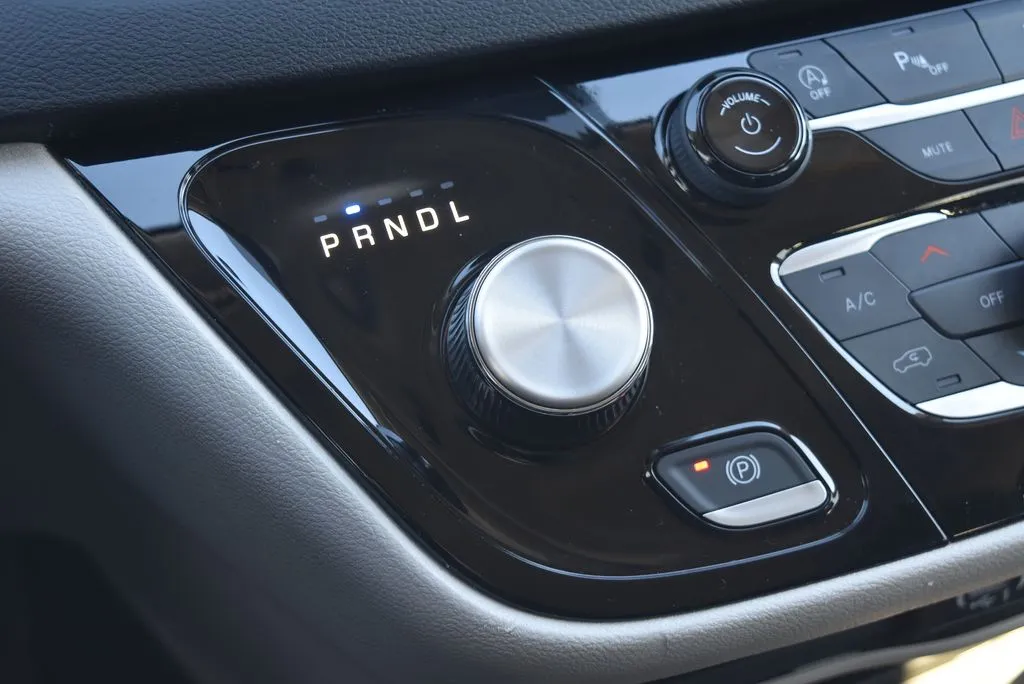 Chrysler Pacifica photo 17