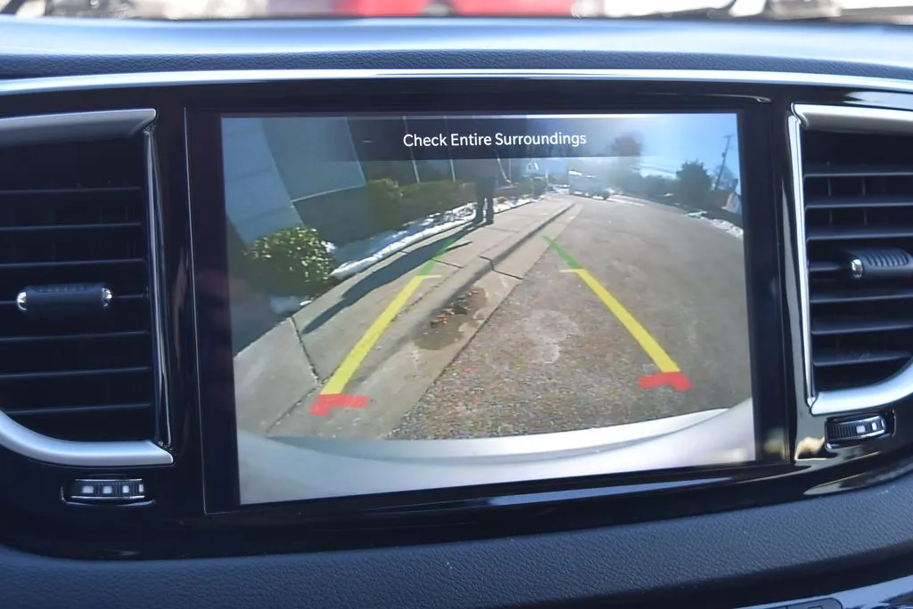 Chrysler Pacifica photo 14