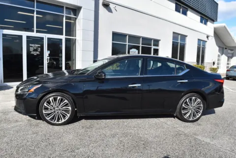 More photos of 2023 Nissan Altima 2.5 SL at Exclusive Motorcars, MD