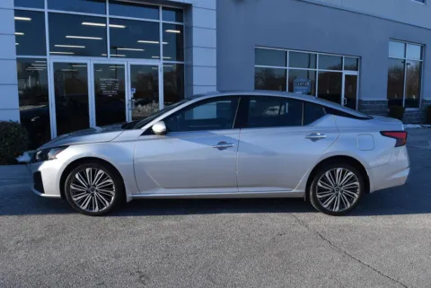 More photos of 2023 Nissan Altima 2.5 SL at Exclusive Motorcars, MD