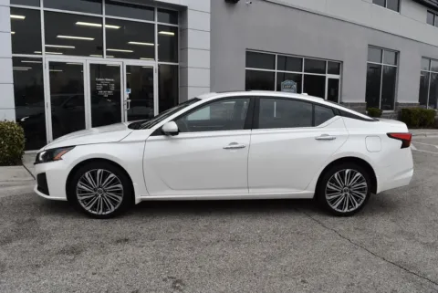 More photos of 2023 Nissan Altima 2.5 SL at Exclusive Motorcars, MD