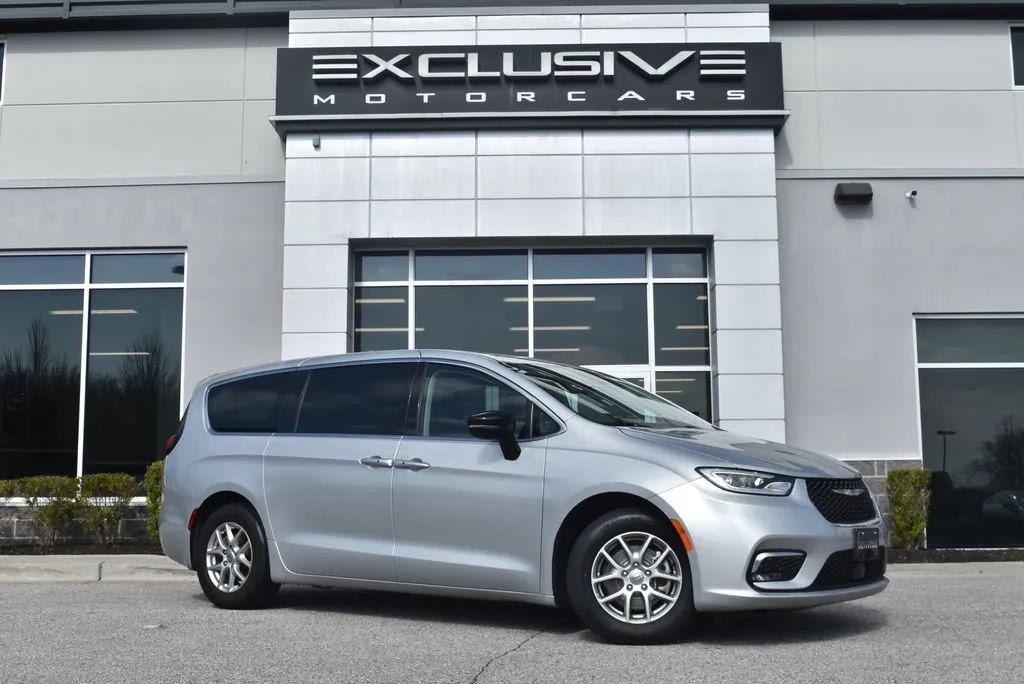 Silver 2024 Chrysler Pacifica Touring L for sale in Randallstown, MD