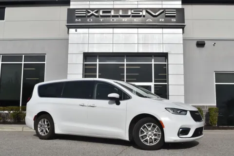 White 2023 Chrysler Pacifica Touring L for sale in Randallstown, MD