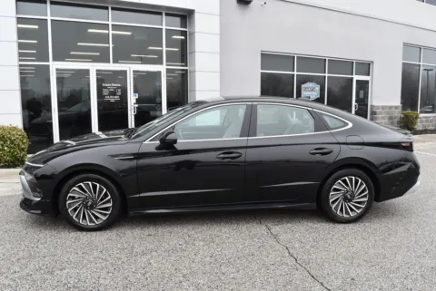 More photos of 2025 Hyundai Sonata Hybrid SEL at Exclusive Motorcars, MD