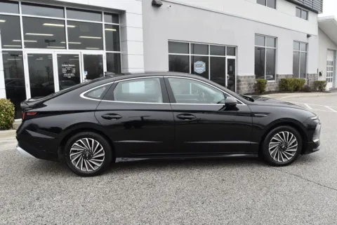 Photos of 2025 Hyundai Sonata Hybrid SEL for sale in Randallstown, MD at Exclusive Motorcars