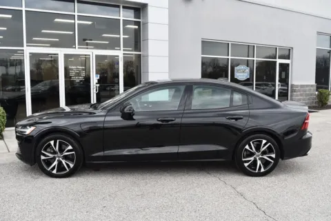 More photos of 2022 Volvo S60 Recharge Plug-In Hybrid T8 R-Design Expression at Exclusive Motorcars, MD