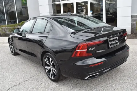 More photos of 2022 Volvo S60 Recharge Plug-In Hybrid T8 R-Design Expression at Exclusive Motorcars, MD