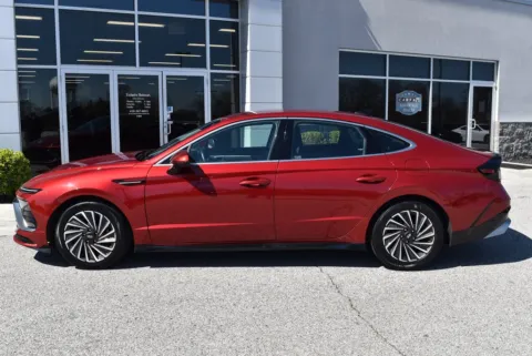 More photos of 2025 Hyundai Sonata Hybrid SEL at Exclusive Motorcars, MD