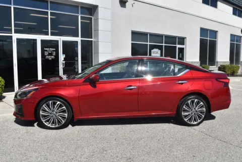 More photos of 2023 Nissan Altima 2.5 SL at Exclusive Motorcars, MD