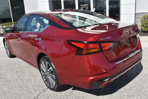 More photos of 2023 Nissan Altima 2.5 SL at Exclusive Motorcars, MD