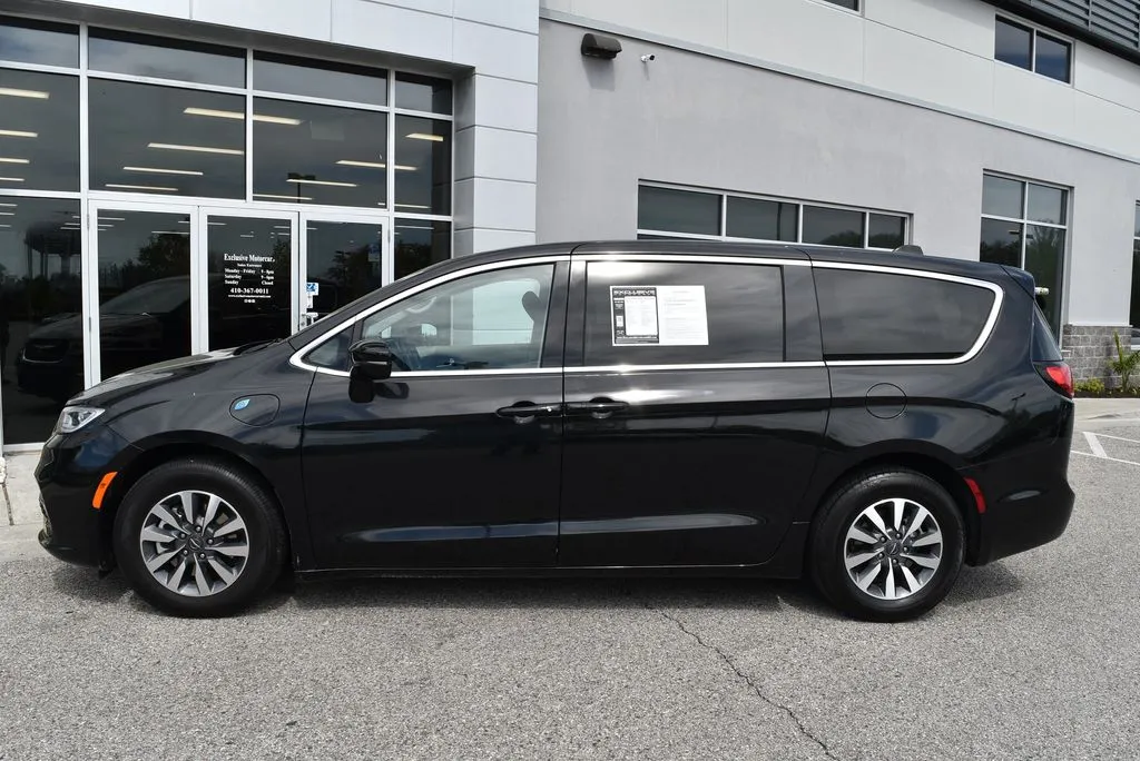 Chrysler Pacifica photo 4