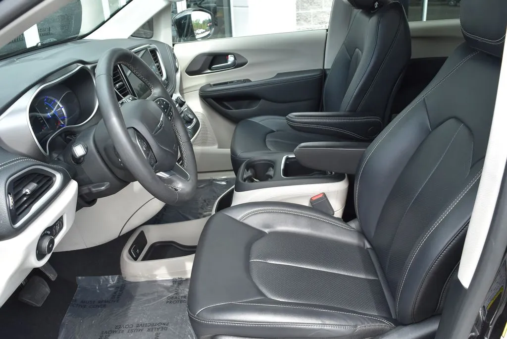 Chrysler Pacifica photo 8