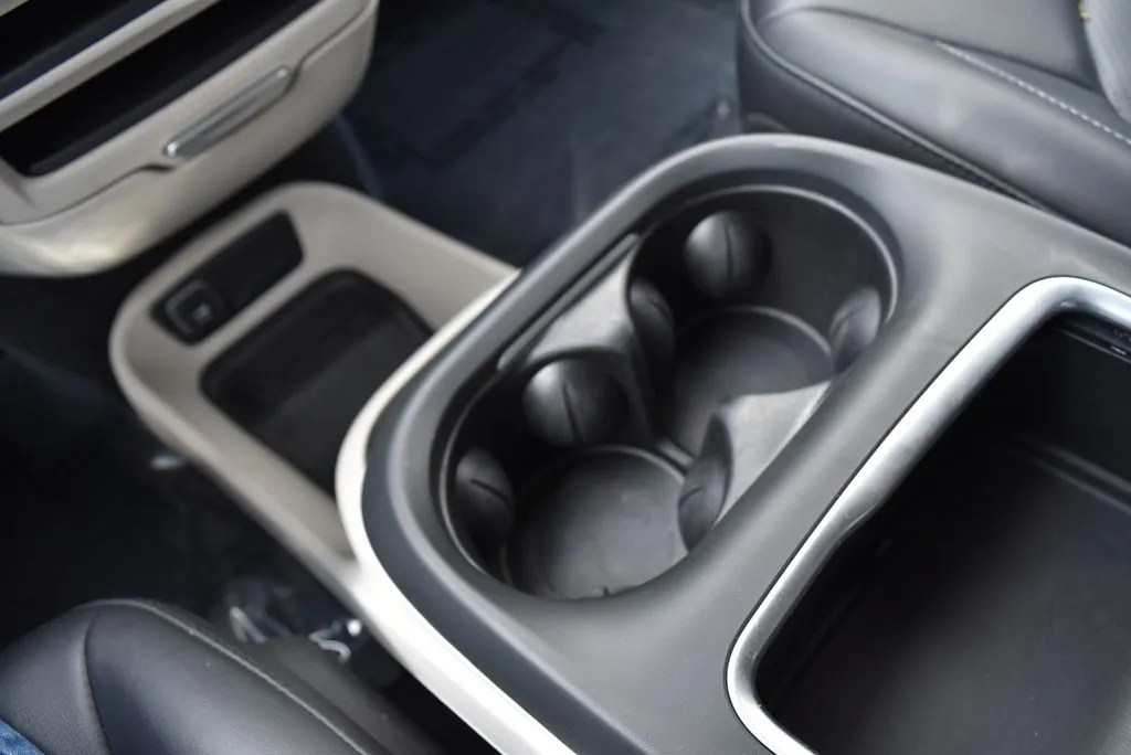 Chrysler Pacifica photo 18