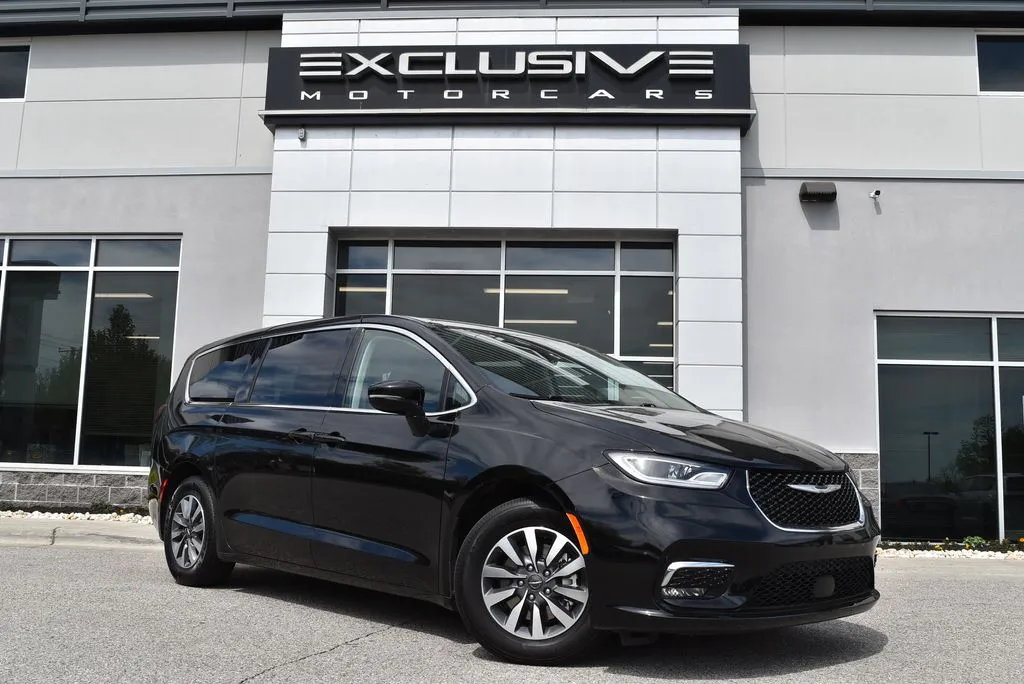 Black 2024 Chrysler Pacifica Hybrid Select for sale in Randallstown, MD