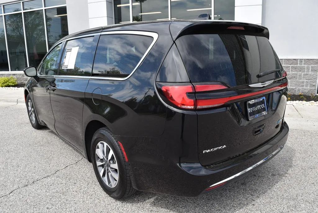 Chrysler Pacifica photo 5