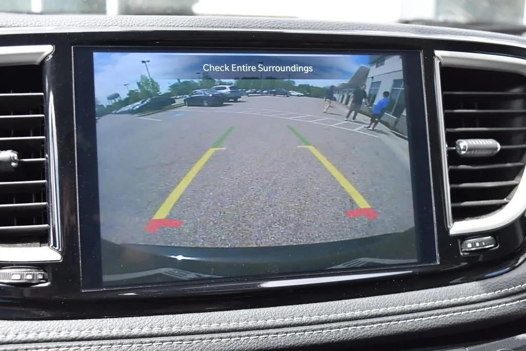 Chrysler Pacifica photo 15