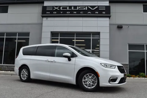 White 2023 Chrysler Pacifica Touring L for sale in Randallstown, MD
