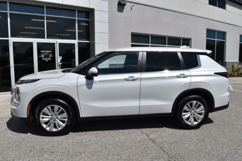 More photos of 2025 Mitsubishi Outlander ES at Exclusive Motorcars, MD