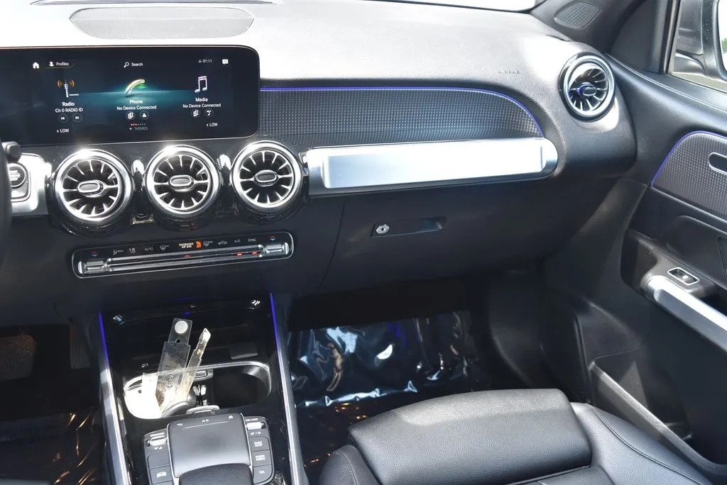 Mercedes-Benz GLB photo 13