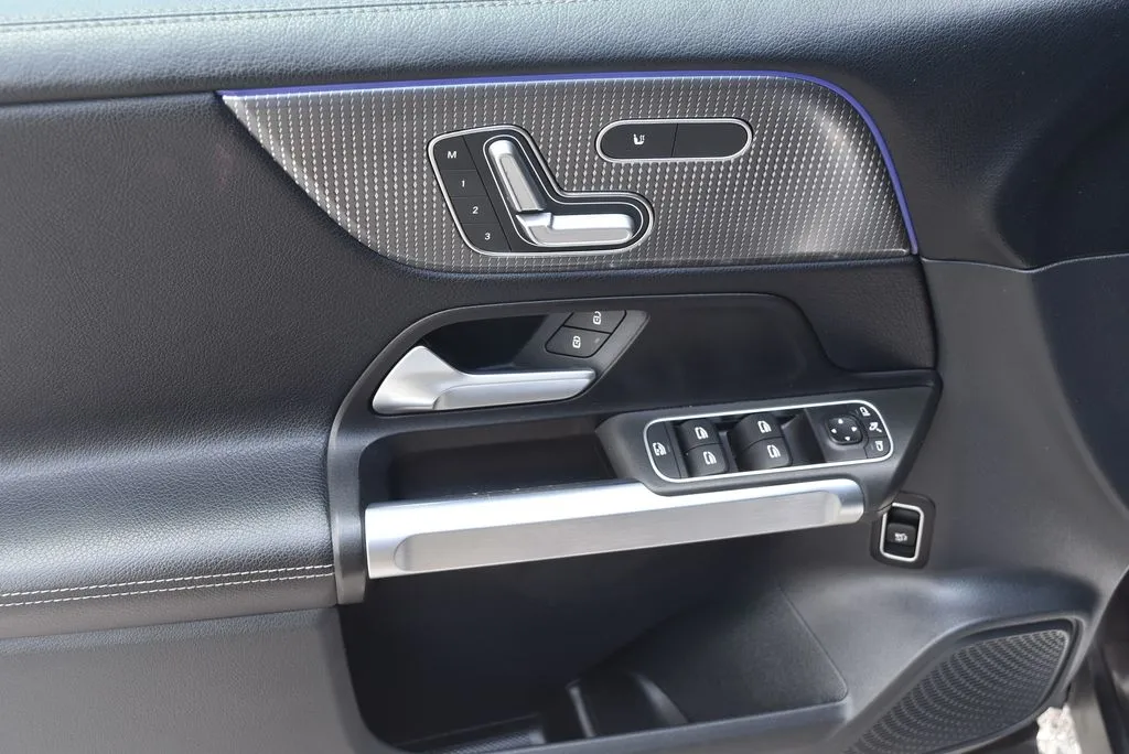 Mercedes-Benz GLB photo 9