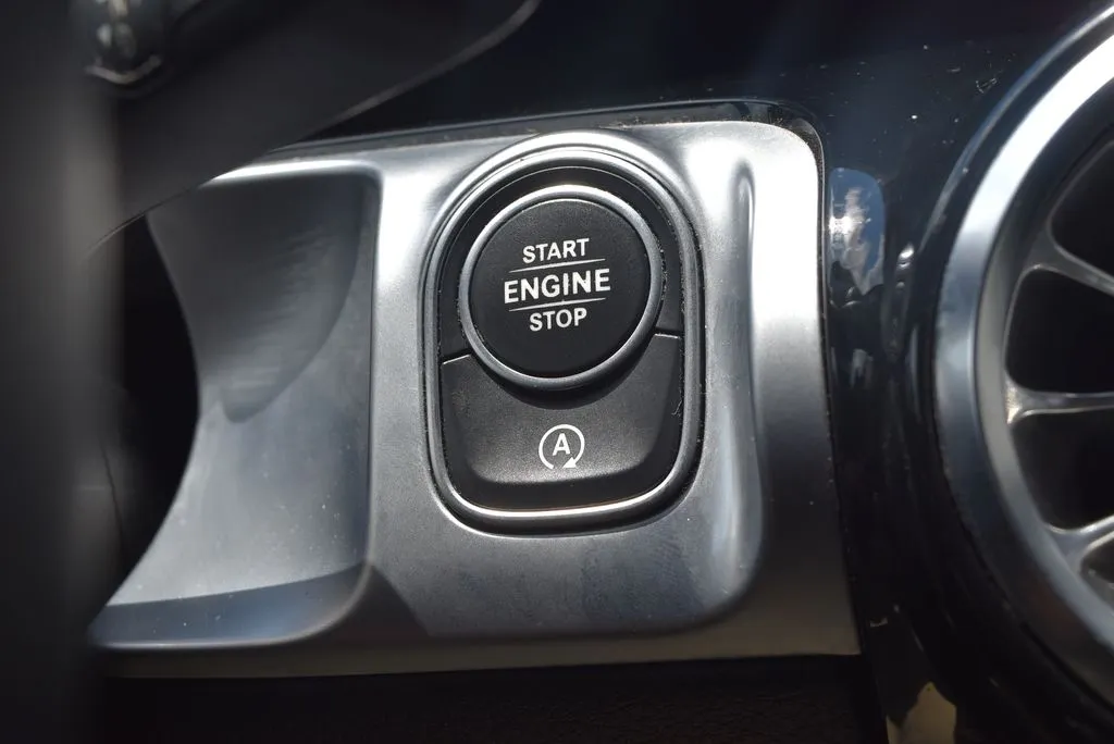 Mercedes-Benz GLB photo 16