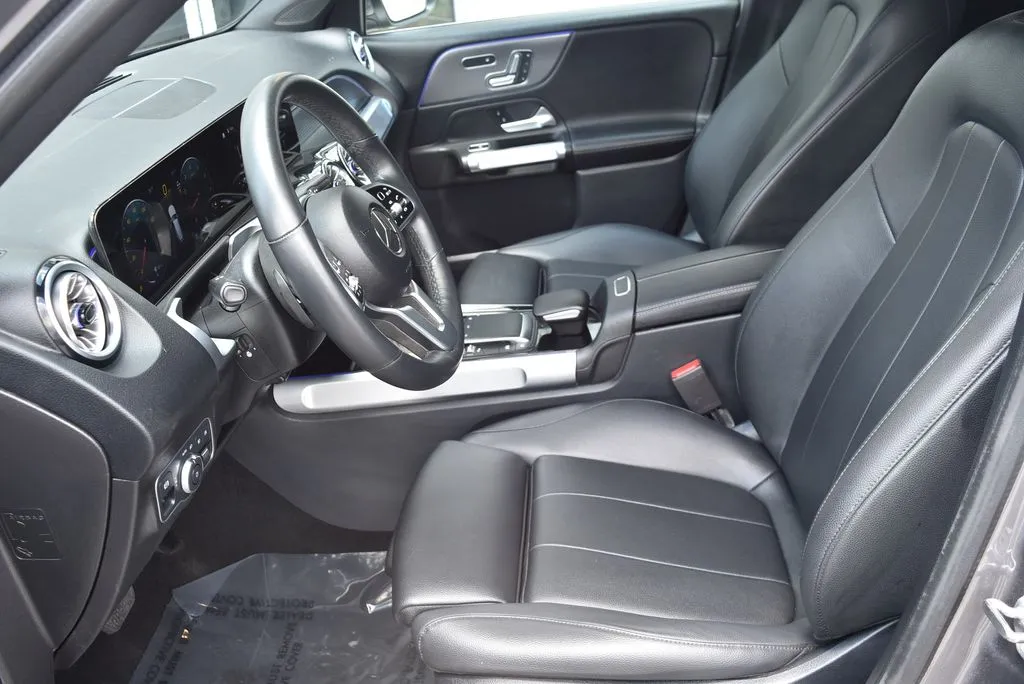 Mercedes-Benz GLB photo 8