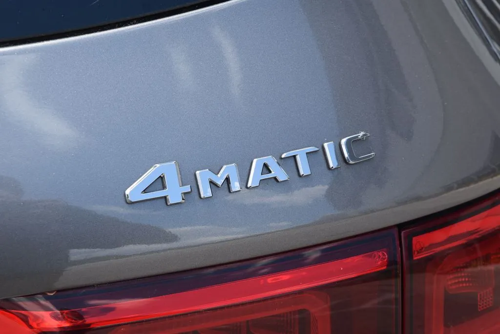 Mercedes-Benz GLB photo 7