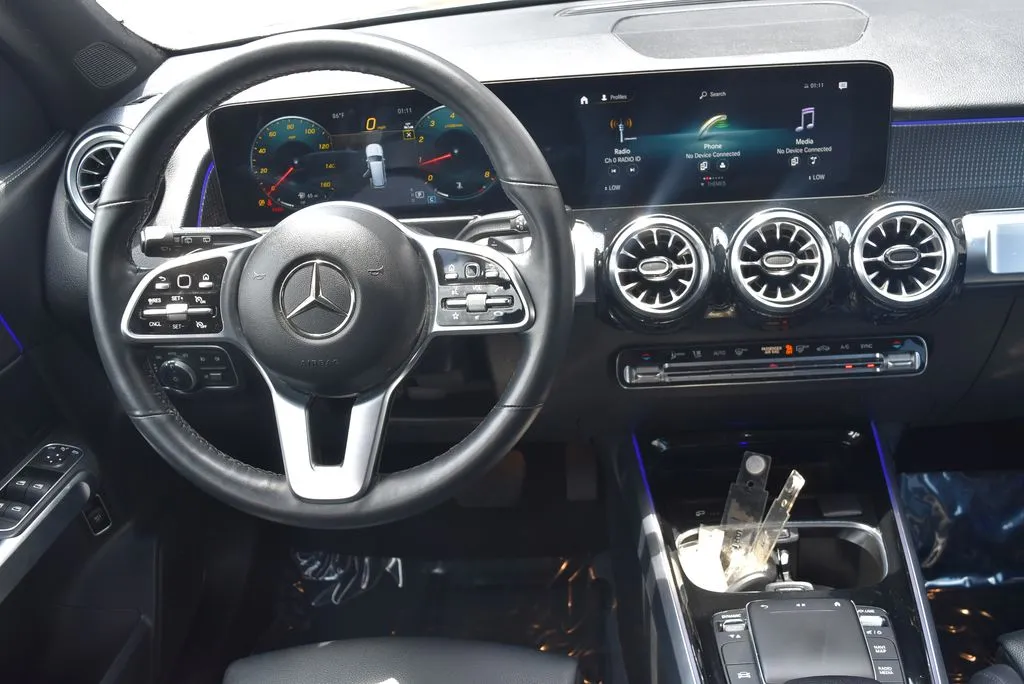 Mercedes-Benz GLB photo 12
