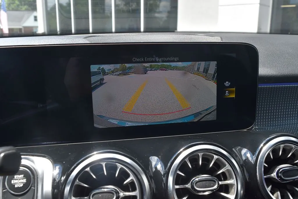 Mercedes-Benz GLB photo 15