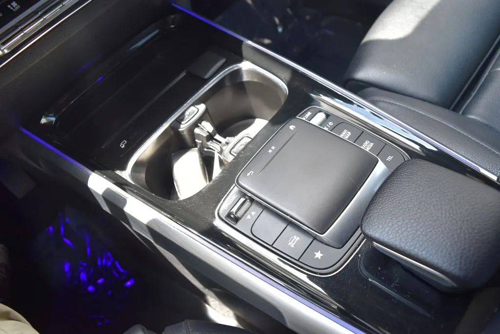 Mercedes-Benz GLB photo 17
