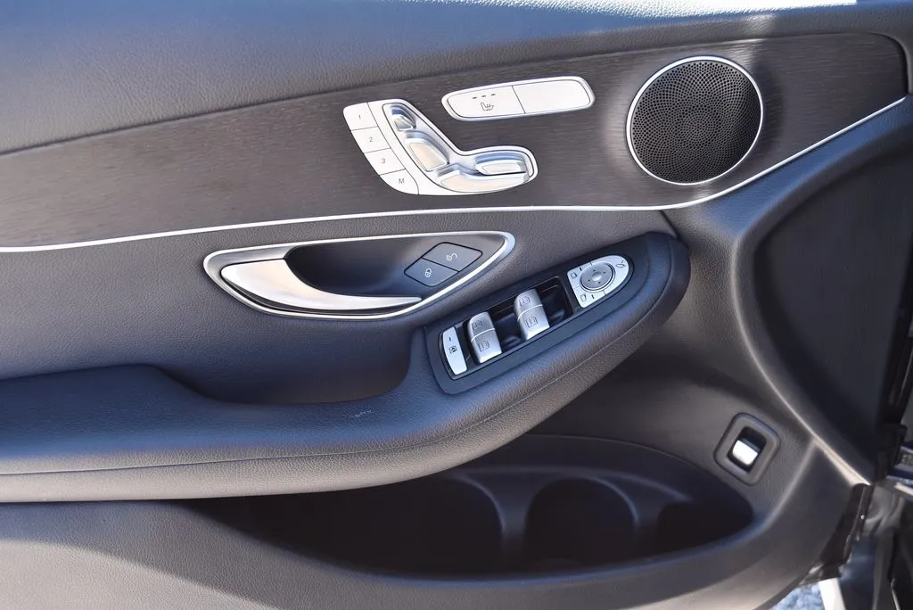 Mercedes-Benz GLC photo 9
