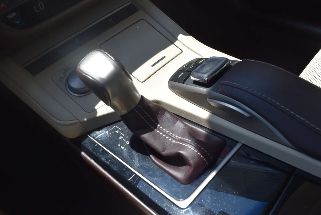 Lexus ES photo 18
