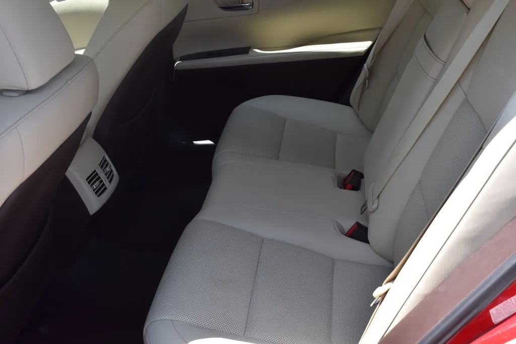 Lexus ES photo 9