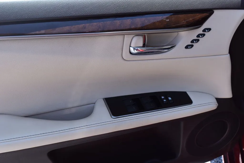 Lexus ES photo 8