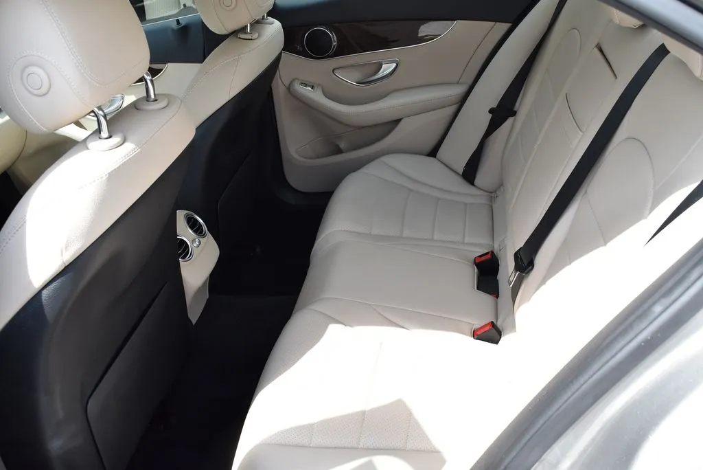 Mercedes-Benz C-Class photo 9