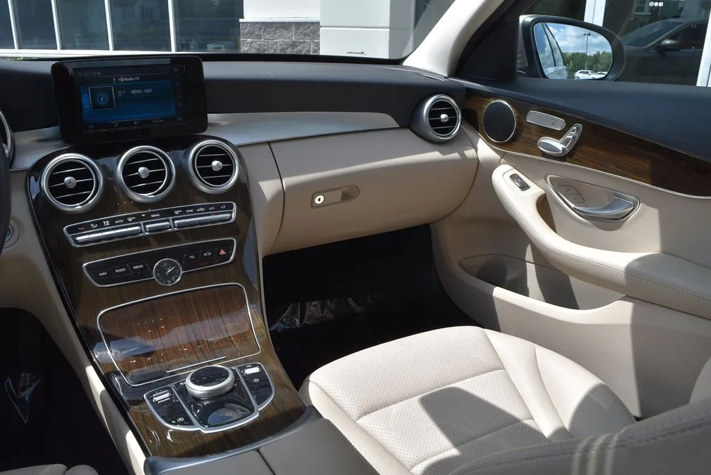Mercedes-Benz C-Class photo 12