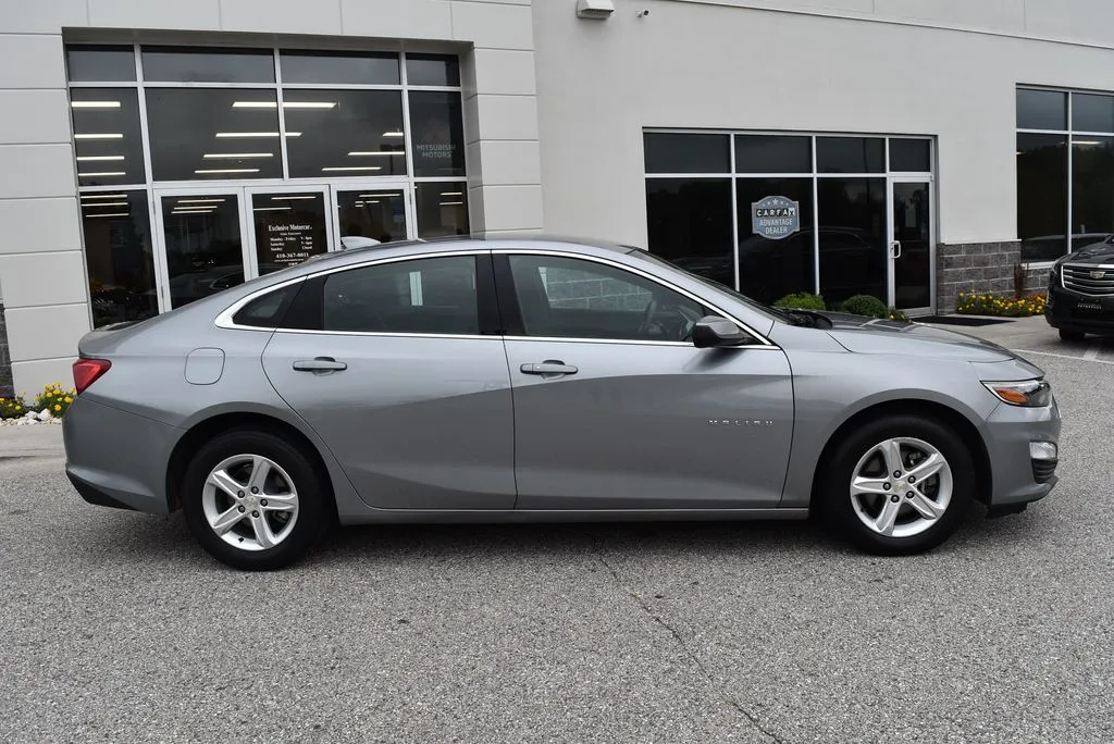 Chevrolet Malibu photo 2