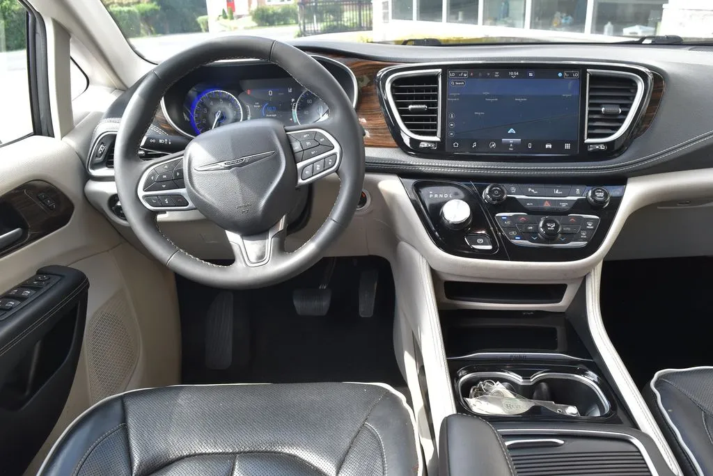 Chrysler Pacifica photo 12